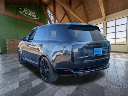Carpathian Grey Premium Metallic 2025 Land Rover Range Rover P550e SE