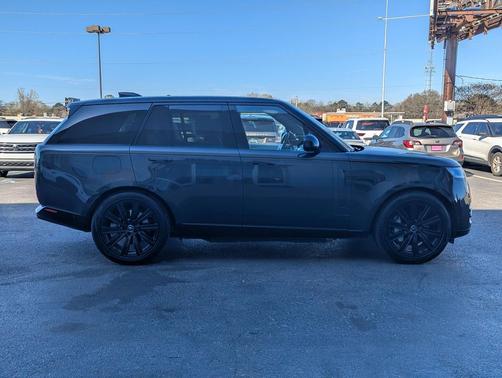 Carpathian Grey Premium Metallic 2025 Land Rover Range Rover P550e SE