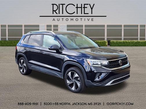 Deep Black Pearl 2024 Volkswagen Taos 1.5T SE