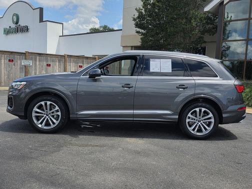 Samurai Gray Metallic 2025 Audi Q7 55 Premium