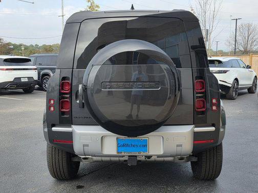 2025 Land Rover Defender 110 P400 S