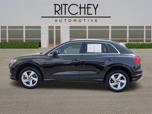 Mythos Black Metallic 2021 Audi Q3 40 Premium