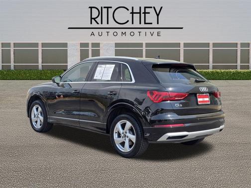 Mythos Black Metallic 2021 Audi Q3 40 Premium