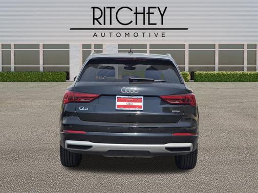 Mythos Black Metallic 2021 Audi Q3 40 Premium