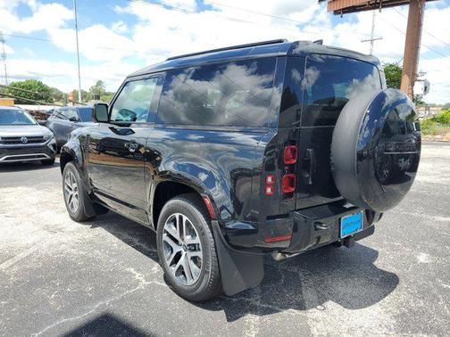 2024 Land Rover Defender 90 P400 X-Dynamic SE