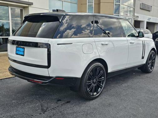 2025 Land Rover Range Rover P400 SE 7 Seat