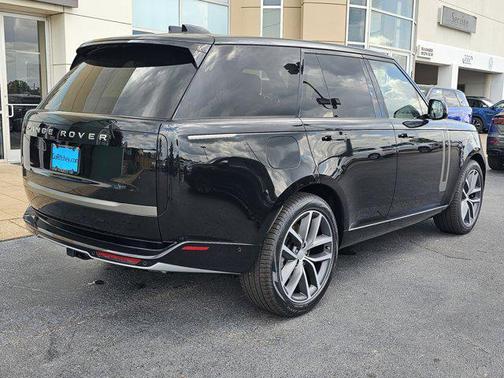 2025 Land Rover Range Rover P530 SE