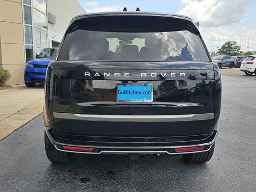 2025 Land Rover Range Rover P530 SE