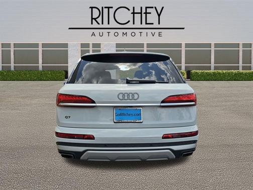 Glacier White 2025 Audi Q7 55 Premium Plus