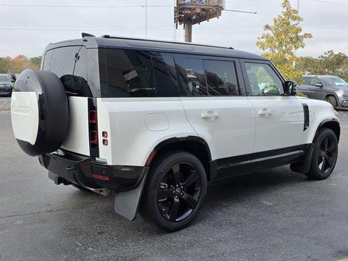 2025 Land Rover Defender 110 P400 X-Dynamic SE