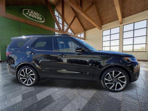 Santorini Black Metallic 2025 Land Rover Discovery P300 S