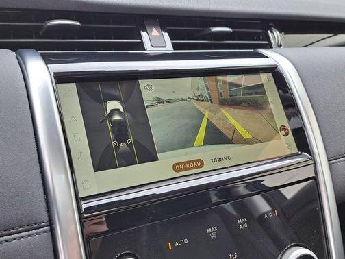 Fuji White 2023 Land Rover Discovery Sport SE