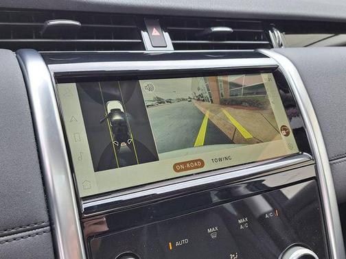Fuji White 2023 Land Rover Discovery Sport SE