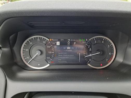 Fuji White 2023 Land Rover Discovery Sport SE