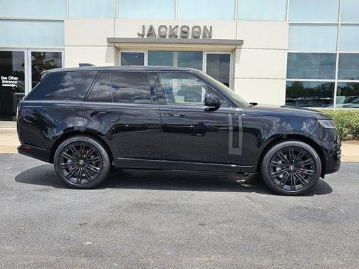 2025 Land Rover Range Rover P530 SE