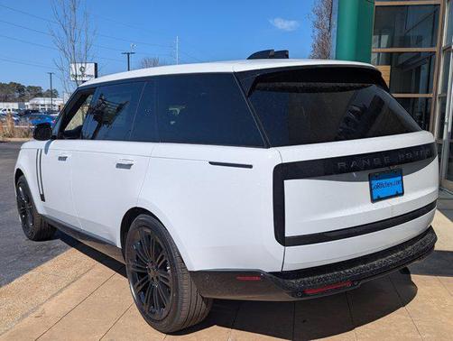 Fuji White 2026 Land Rover Range Rover P400 SE 7 Seat