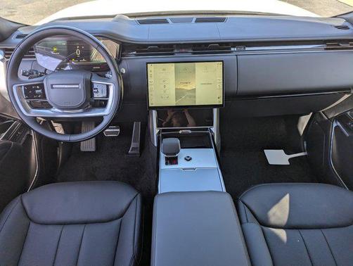 Fuji White 2026 Land Rover Range Rover P400 SE 7 Seat