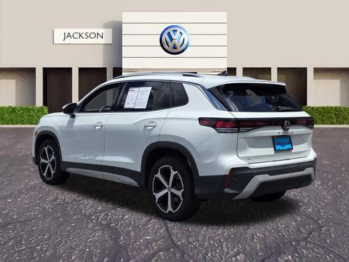 Pure White 2025 Volkswagen Tiguan 2.0T SE