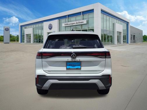 Pure White 2025 Volkswagen Tiguan 2.0T SE