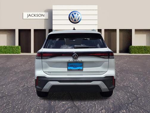 Pure White 2025 Volkswagen Tiguan 2.0T SE
