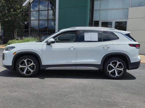 Pure White 2025 Volkswagen Tiguan 2.0T SE
