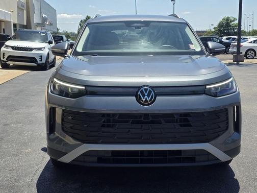 Platinum Gray 2025 Volkswagen Tiguan 2.0T SE