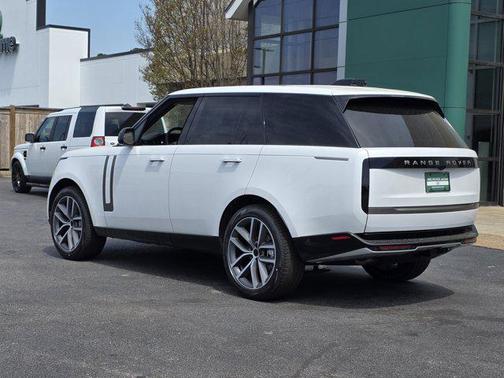OSTUNI PRL WHIT 2026 Land Rover Range Rover P400 SE