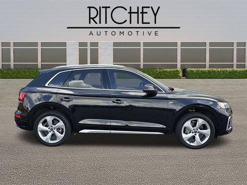 Mythos Black Metallic 2024 Audi Q5 45 S line Prestige