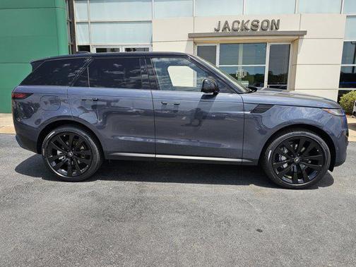 2025 Land Rover Range Rover Sport SE