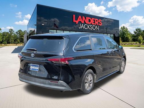 Midnight Black 2021 Toyota Sienna XLE 7 Passenger