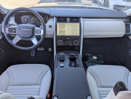 Santorini Black Metallic 2026 Land Rover Discovery Dynamic SE