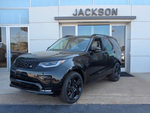 Santorini Black Metallic 2026 Land Rover Discovery Dynamic SE