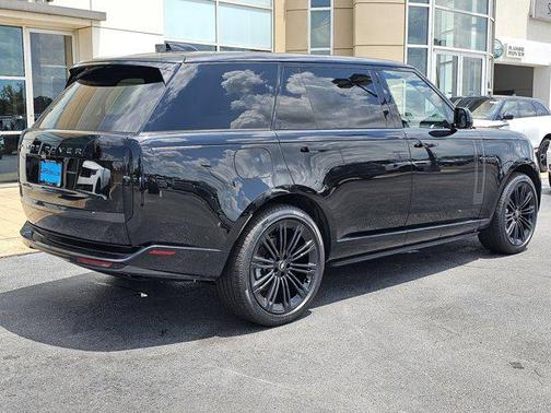 2025 Land Rover Range Rover P400 SE 7 Seat