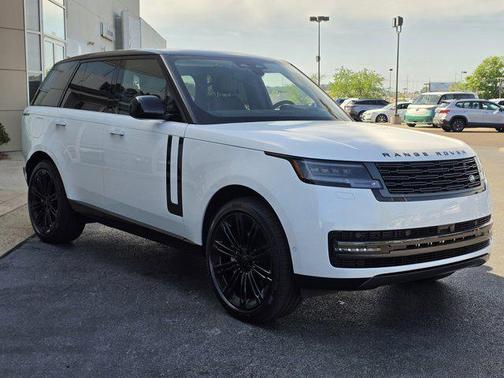 OSTU PEARL WHT 2026 Land Rover Range Rover P400 SE