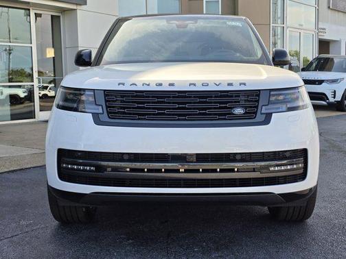 OSTU PEARL WHT 2026 Land Rover Range Rover P400 SE