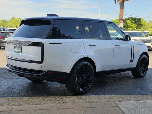 OSTU PEARL WHT 2026 Land Rover Range Rover P400 SE