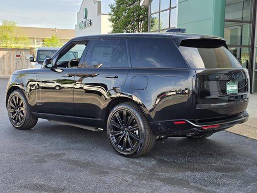 SANTOR BLK 2026 Land Rover Range Rover P550e SE