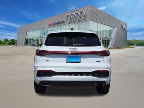 Arkona White 2025 Audi Q5 Premium Plus TFSI quattro S tronic