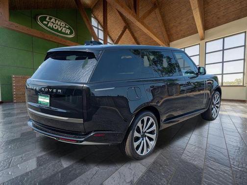Santorini Black Metallic 2026 Land Rover Range Rover P400 SE 7 Seat