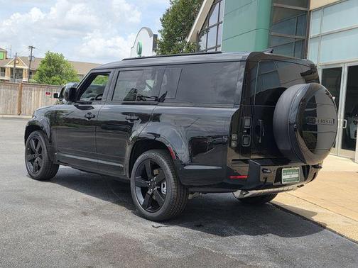 Santorini Black Metallic 2026 Land Rover Defender P400 X-Dynamic SE