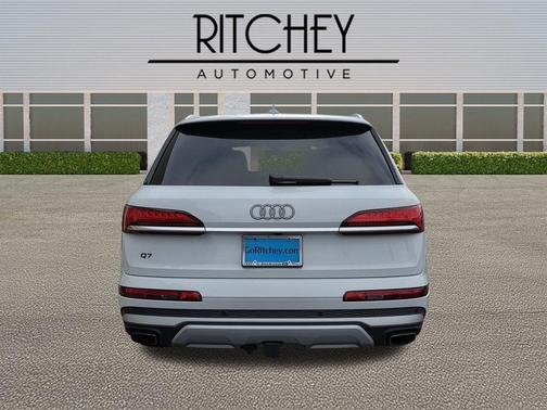 Glacier White Metallic 2025 Audi Q7 55 Premium Plus