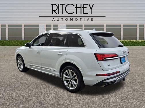 Glacier White Metallic 2025 Audi Q7 55 Premium Plus