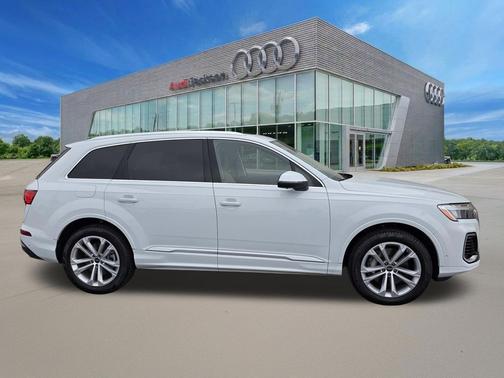 Glacier White Metallic 2025 Audi Q7 55 Premium Plus
