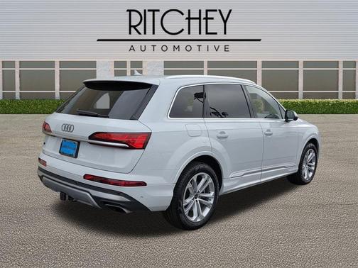 Glacier White Metallic 2025 Audi Q7 55 Premium Plus