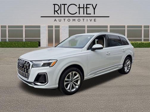 Glacier White Metallic 2025 Audi Q7 55 Premium Plus