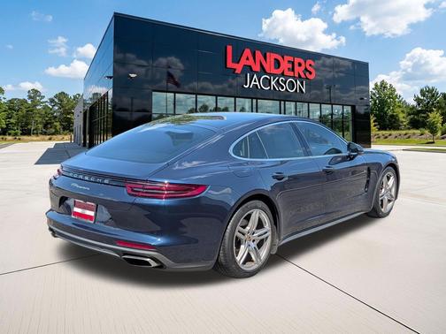 2018 Porsche Panamera 4
