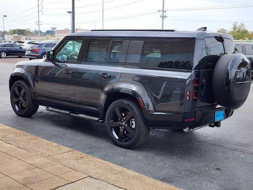 2025 Land Rover Defender 130 P400 X-Dynamic SE