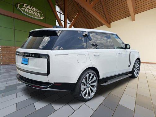 2025 Land Rover Range Rover P530 SE 7 Seat