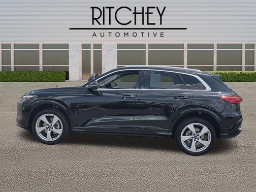 Mythos Black 2025 Audi Q5 Premium Plus TFSI quattro S tronic