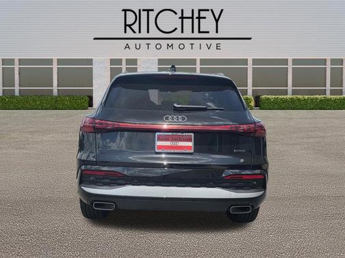 Mythos Black 2025 Audi Q5 Premium Plus TFSI quattro S tronic